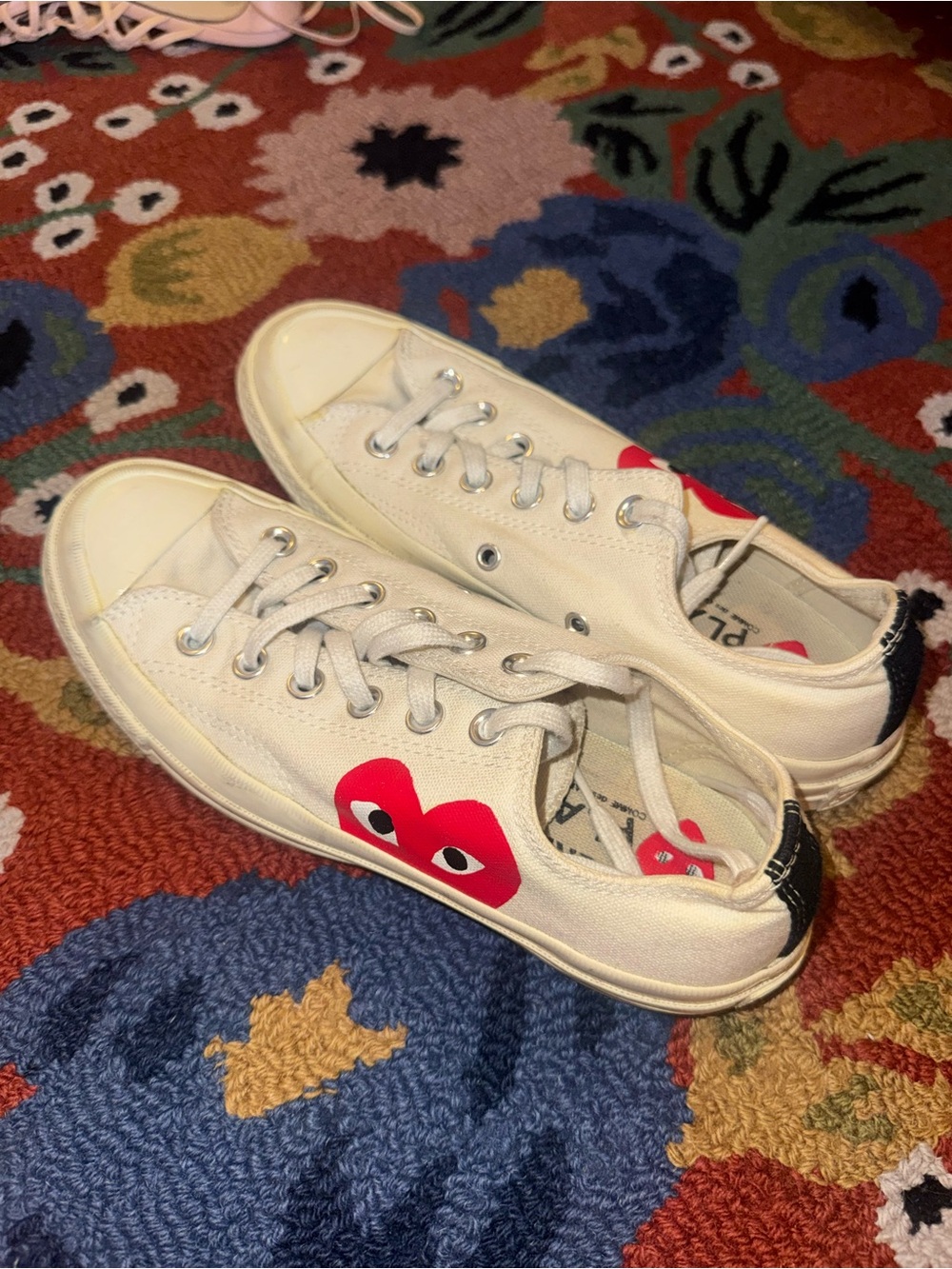 CDG Play x Converse Style Low Top Sneakers - Cream with Red Heart